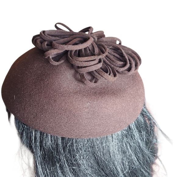 Chic Brown Women\'s Hat with Ribbon Detail